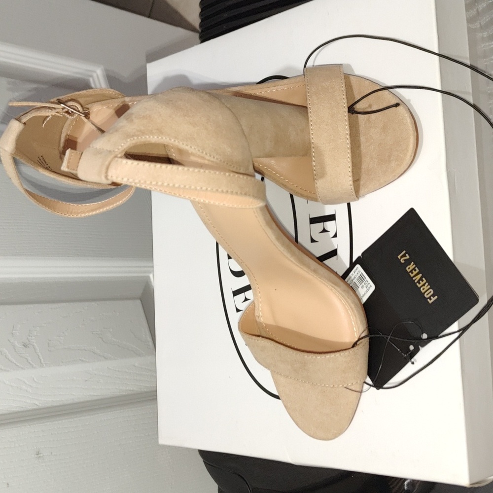 Heels - Picture 2 of 3